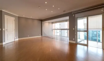 Vila Olímpia ,  3  suítes , varanda envidraçada , dep de serviço, 2 vagas , lazer