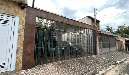 Este lindo Sobrado tem 03 suítes, 02 com armários embutidos, 01 com pequeno closet e 01 com banheira!
