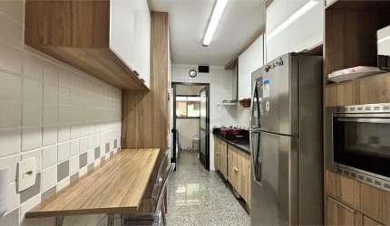 Apartamento reformado em Moema Pássaros com 2 Dormitórios + Home Office/Sala de TV, 2 vagas