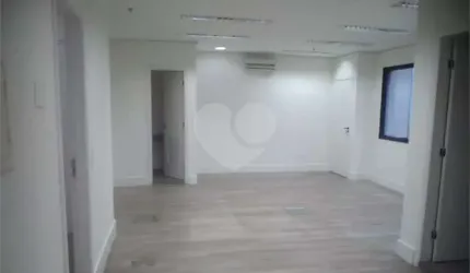 amplo e versátil sala de 286 m2 no coração da Vila Olímpia