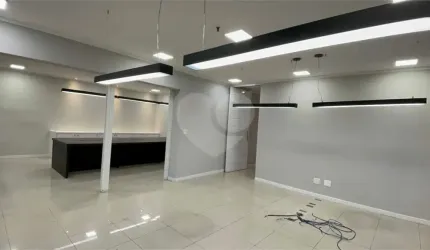 Vila Olímpia- 150m² com 3 vagas exclusivas e 1 rotativa para visitantes, ótima localização