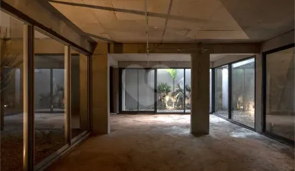 LOJA EM CONDOMÍNIO COM 389M2 NO NOVO CORREDOR DA AV REBOUÇAS