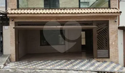 Lindo Sobrado reformado na Saúde, Oportunidade única. Venha visitar.