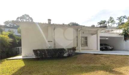 Casa à venda com 240m², 4 dormitórios, 2 suites, 5 banheiros e 4 vagas