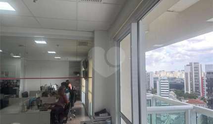 Sala comercial a venda com 104 m² e 04 vagas em Pinheiros