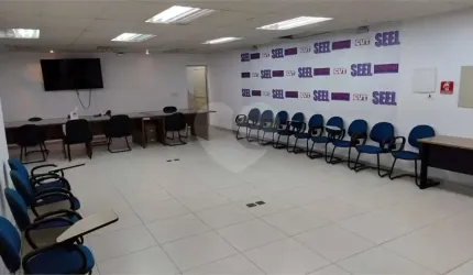 Casa comercial e residencial no Planalto Paulista. Espaçosa para clinicas, escolas, escritórios, etc