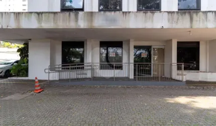 Locação em Andar térreo em Prédio Comercial. 10 vagas