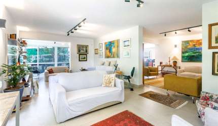 Casa - Pacaembu - 3 Dormitórios - 300 m².