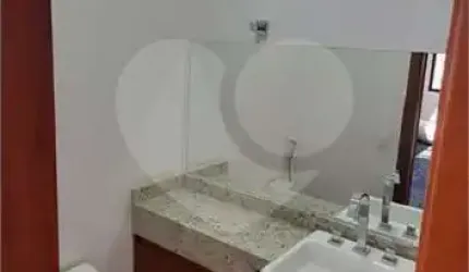 Sala de 200m2 para locação.