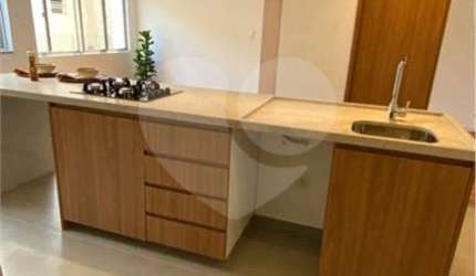 Apartamento todo reformado em Moema, com Sala e cozinha integradas com Ilha. LIndo!