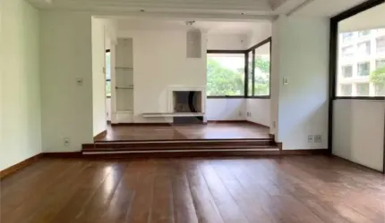 4 Suítes ,3 vagas, Varanda ,Em Frente a entrada do Clube Pinheiros