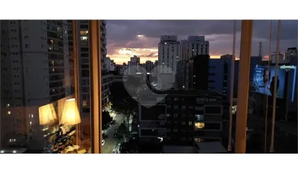 Apartamento à venda em Vila Mariana com 75m², 2 quartos, 1 vaga.