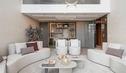 Conjunto comercial de alto padrão com 210m² e 6 vagas de garagem