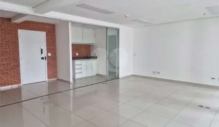 Conjunto 2 salas comerciais 83m2, 1 vaga de garagem, estacionamento para visitantes.