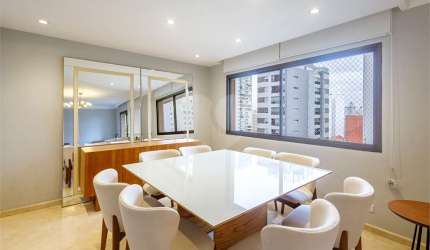 Apartamento para venda e locação em Moema de 173m² com 4 dormitórios, 1 suíte e 3 vagas.