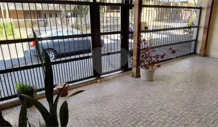 Casa Térrea no Jardim da Saúde, ótima localização. Não perca esta oportunidade, com valor baixo.