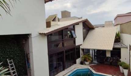 Casa com 4 quartos à venda no Floresta, Joinville  por R$ 2.100.000