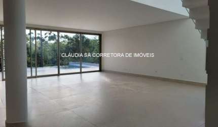 Casa de Luxo em Condomínio à Venda em Arujá-SP: 5 Quartos, 4 Suítes, 3 Salas, 4 Vagas de Garagem, 550m² - Novo Horizonte Hills I e II