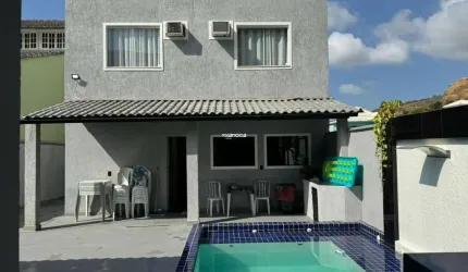 Casa Triplex em condomínio Fechado na Taquara