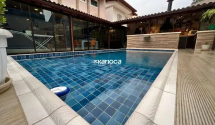 Casa com piscina 300 metros - 4 quartos na Freguesia.