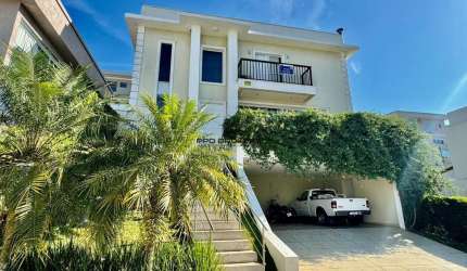 Oportunidade Casa em Alphaville com 3 suites e Piscina