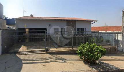Casa com 3 quartos à venda em Vila Cleto - SP