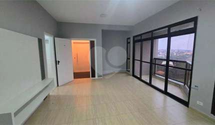Apartamento com 3 quartos para locação em Vila Gatti - SP