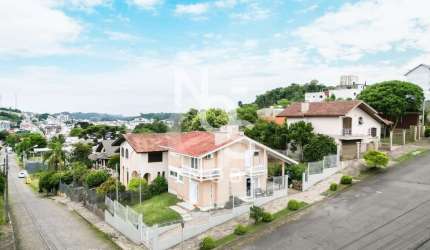 Casa de 4 dormitórios no Bairro São José em Flores da Cunha