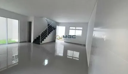 Sobrado em Condomínio em Xaxim, amplo terraço Curitiba/PR