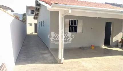 Excelente oportunidade de casa a cerca de 250 metros da praia do Sapé em Ubatuba, Casa totalmente r