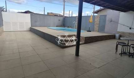 Casa com piscina + 6 kitnets á venda no bairro Golfinho, Caraguatatuba, Litoral Norte de São Paulo
