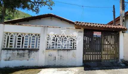 CASA Á VENDA A 400M DA PRAIA, COM 5 DORMITÓRIOS SENDO UMA SUÍTE, NA MARTIM DE SÁ, EM CARAGUATATUBA