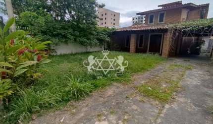 Sobrado com edícula à venda, a 30 metros da praia Martin de Sá, Caraguatatuba, SP