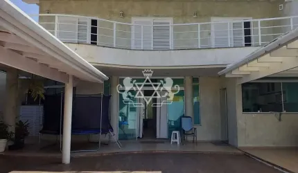 Lindo Sobrado à venda, 06 dormitórios, sendo 02 suítes, com PISCINA, região central, bairro Estrela