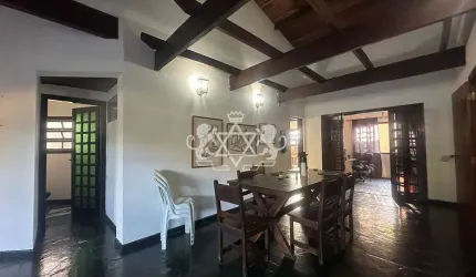 Casa a venda, 03 dorms. com 01 suíte, área gourmet completa com churrasqueira, jardim com paisagism