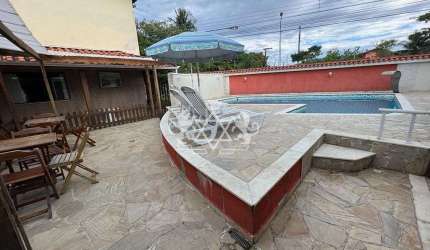 Sobrado à venda, 03 dormitórios + 2 suítes + 01 suíte master, com Piscina, 300 metros da praia, pró
