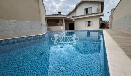 Casa Sobrado, com Piscina e Área Gourmet, Jardim Primavera em Caraguatatuba
