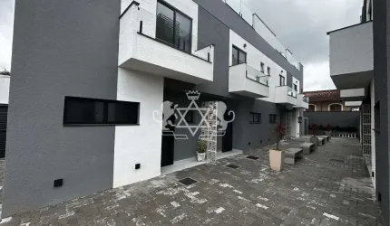 Sobrado tipo triplex Capricórnio I distante300 mts da praia!