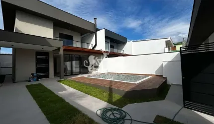 Sobrado à venda, 50 metros da praia, 4 dormitórios (1 Suíte) , área de lazer com piscina e churrasq