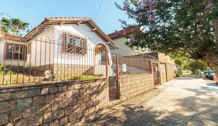 Casa para venda  no Bairro Chácara das Pedras em Porto Alegre