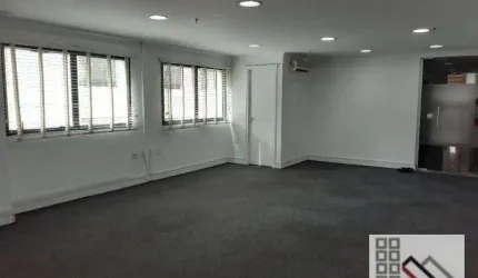 Conjunto Comercial (121,52m²), 4 Banheiros, 4 Vagas. A 200 da Avenida Brigadeiro Luis Antonio