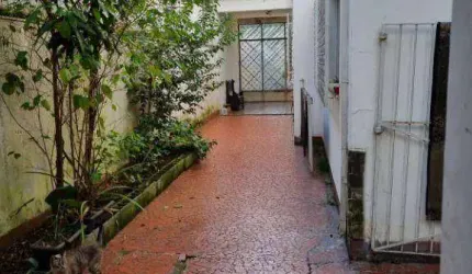 Sobrado, próximo ao metro Alto do Ipiranga.