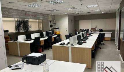 COMPRA COM RENDA GARANTIDA. CONJUNTO COMERCIAL (152m²), 04 BANHEIROS, 5 VAGAS. NO CORAÇÃO DO ITAIM BIBI
