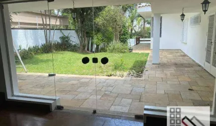 Casa Térrea 4 Dormitórios (450m²), 3 Suítes, Quintal, 3 Vagas. Alto padrão na região nobre do Alto da Boa Vista