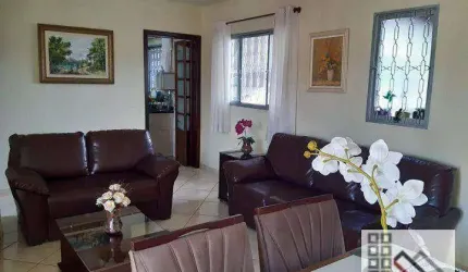 Casa Sobrado 3 Dormitórios (256m²), 2 Suítes, 4 Vagas. Vista panorâmica para a Pedra Grande