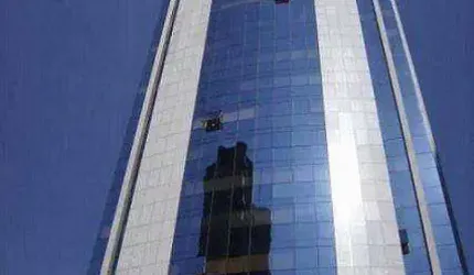 CONJUNTO COMERCIAL UNIFICADO (136m²), 2 SUÍTES, 8 VAGAS. NO CORAÇÃO DO ITAIM BIBI