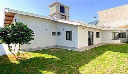CASA TÉRREA 3 DORMITÓRIOS (300m²), 3 SUÍTES, QUINTAL, 2 VAGAS. PRÓXIMO AO CENTRO DE ATIBAIA
