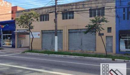 GALPÃO COMERCIAL (1.205m²), 4 BANHEIROS, 6 VAGAS. OPORTUNIDADE NUMA REGIÃO COM ESCASSEZ DE IMÓVEIS PARA LOCAÇÃO