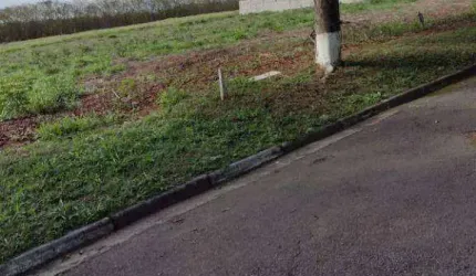 LOTE (800m³). VENHA CONSTRUIR A SUA CASA DOS SONHOS DENTRO DE UM CONDOMÍNIO COM MUITO VERDE