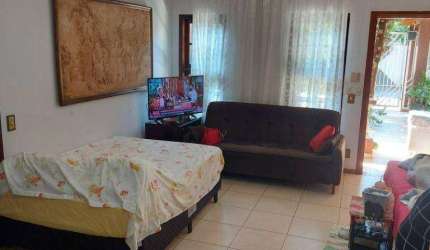CASA 3 DORMITÓRIOS (137m²), 1 SUÍTE, QUINTAL, 2 VAGAS. COM VISTA PANORÂMICA PARA A PEDRA GRANDE